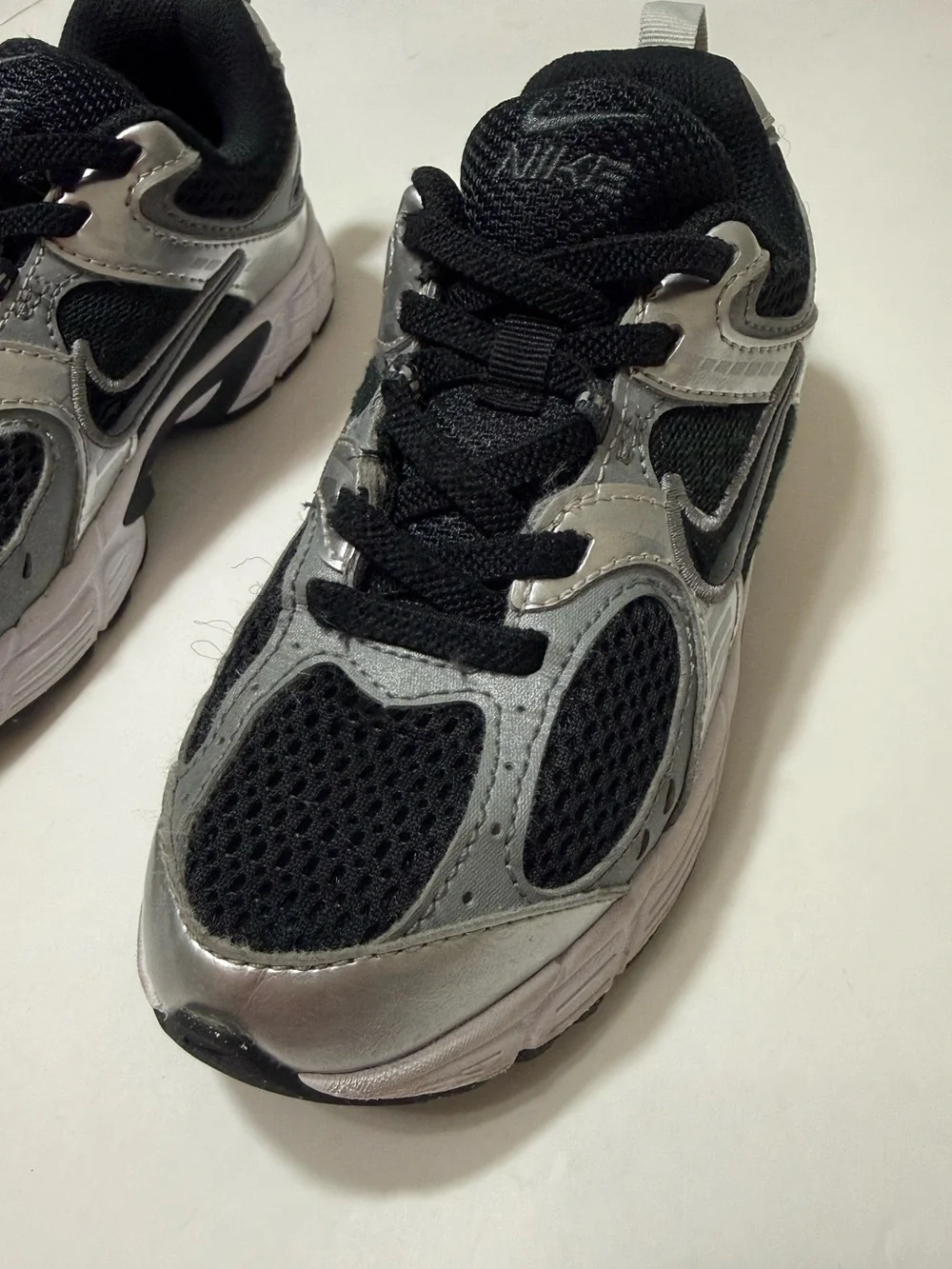 Nike V5 RNR Sneakers - Black/ Silver- Boys Size 1